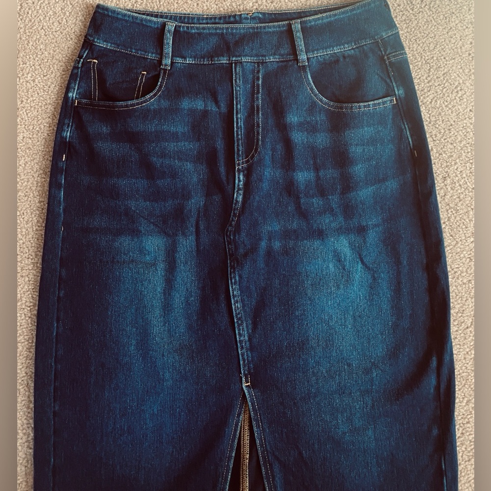 LARGE.  HALARA FLEX WASHED DENIM SLIT MAXI  SKIRT - Picture 6 of 9